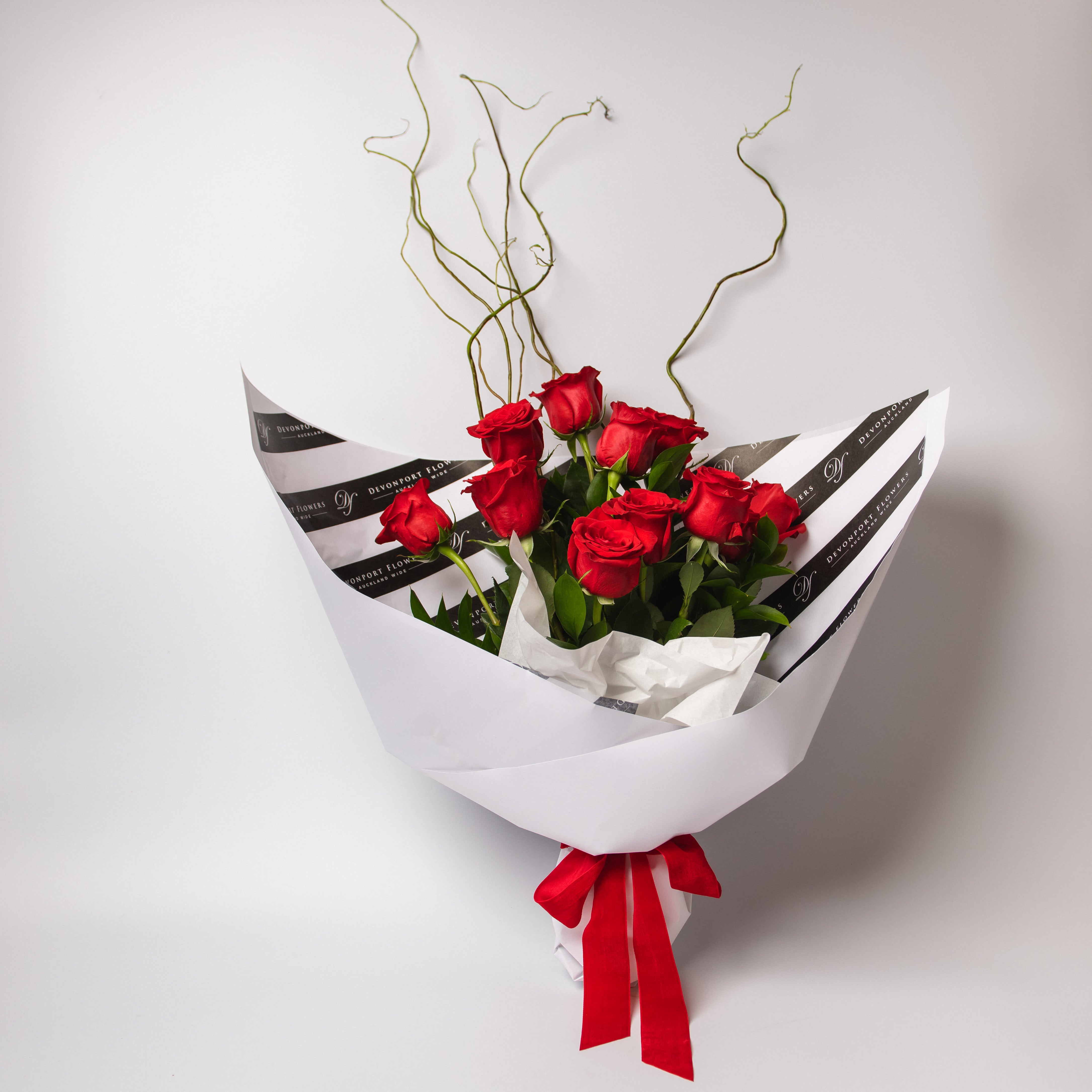 The classic and simply stunning premium red roses, spiralled with our lush greenery is ready to delight. Available in half and one dozen with several beautiful presentation options.