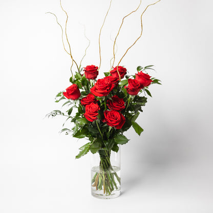 The classic and simply stunning premium red roses, spiralled with our lush greenery is ready to delight. Available in half and one dozen with several beautiful presentation options. 