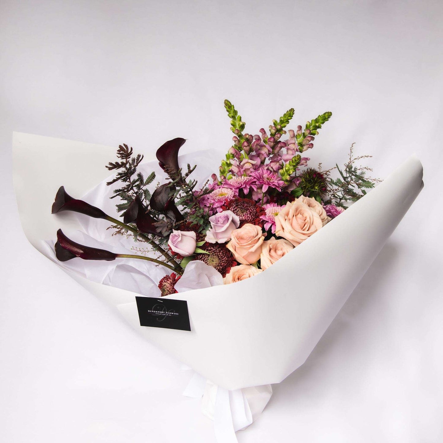 Let us design for you a dreamy bouquet of seasonally fresh vintage floral vibes for that someone special.