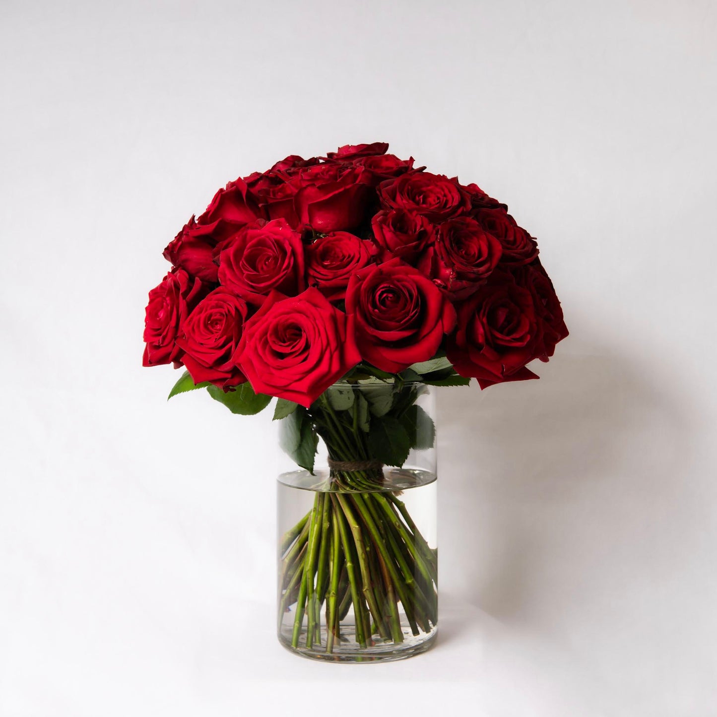 These stunning red roses are presented in a gorgeous white or black hat box or a glass vase and embodies romance. Made of our freshest, most premium roses, this is the perfect romantic gesture for that special someone in your life. 
